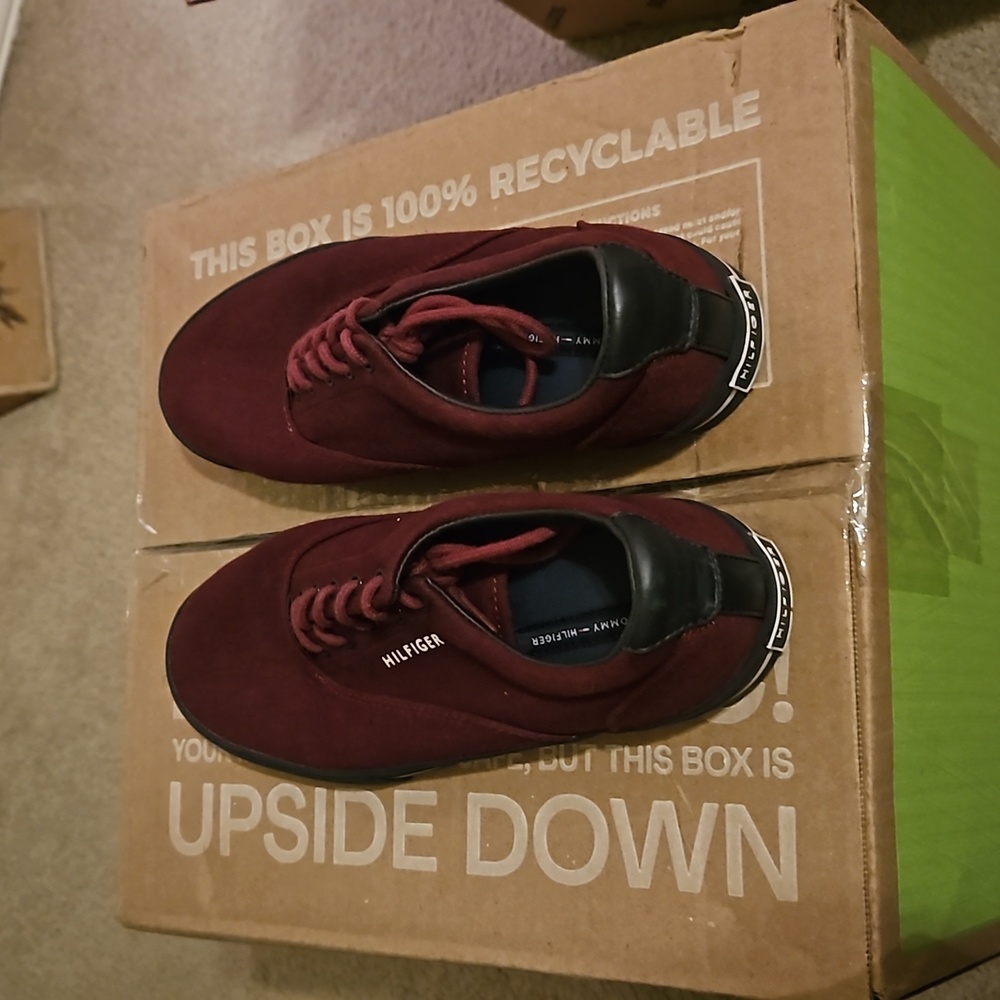 Tommy Hilfiger shoe size 9